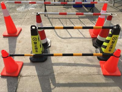 交通設(shè)施關(guān)鍵組件 PVC路錐連接桿、可伸縮連接桿與道路隔離連接桿的專業(yè)制造與批發(fā)